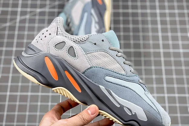 Yeezy Boost 700 Inertia - EG7597